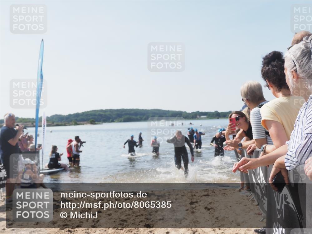 22.06.2025 - Viking Triathlon MichiJ http://msf.ph/oto/8065385 22.06.2025 10:31:04 Schwimmen 45, 216, 237, 330, 347, 352, 510, 549 meine-sportfotos.de