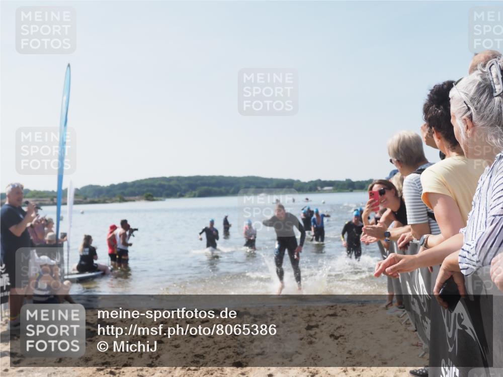22.06.2025 - Viking Triathlon MichiJ http://msf.ph/oto/8065386 22.06.2025 10:31:04 Schwimmen 45, 216, 237, 330, 347, 352, 510, 549 meine-sportfotos.de