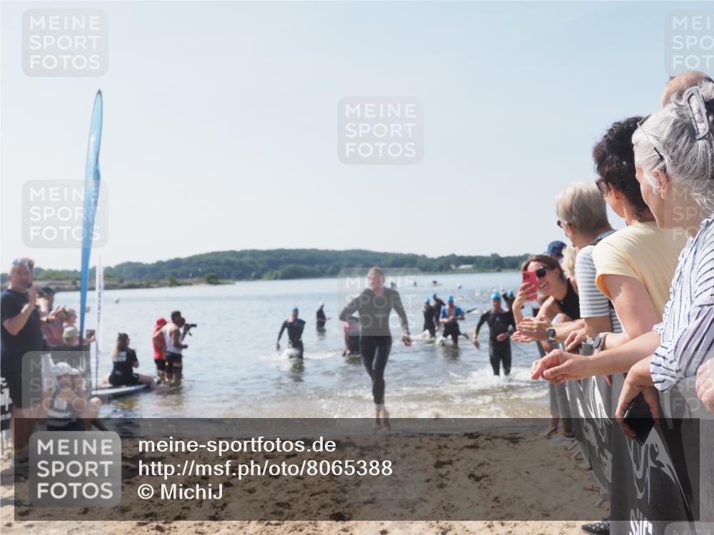 22.06.2025 - Viking Triathlon MichiJ http://msf.ph/oto/8065388 22.06.2025 10:31:05 Schwimmen 45, 216, 237, 330, 347, 352, 510, 549 meine-sportfotos.de