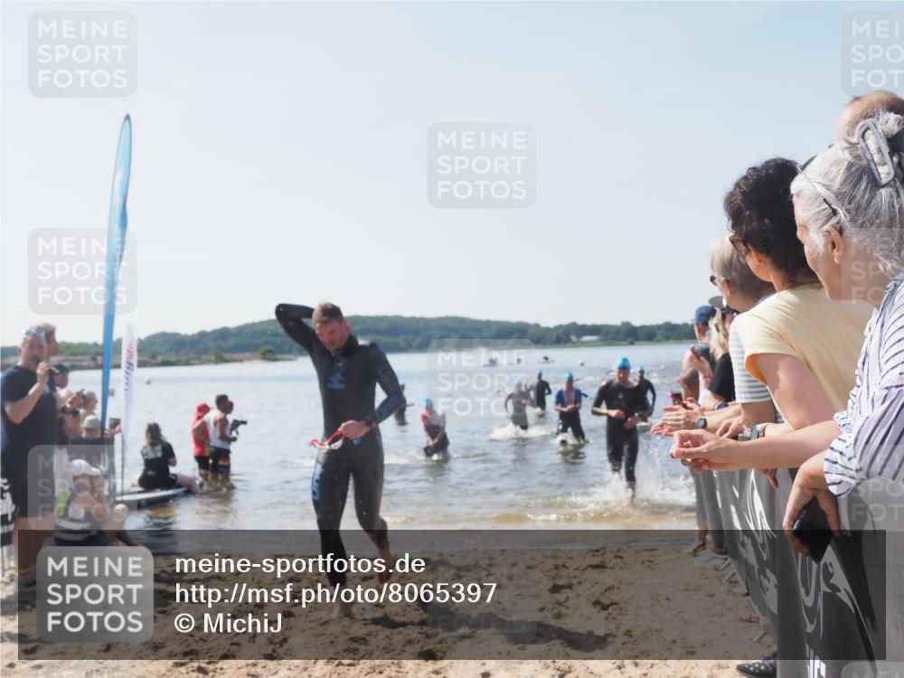 22.06.2025 - Viking Triathlon MichiJ http://msf.ph/oto/8065397 22.06.2025 10:31:06 Schwimmen 45, 216, 237, 330, 347, 352, 510, 549 meine-sportfotos.de