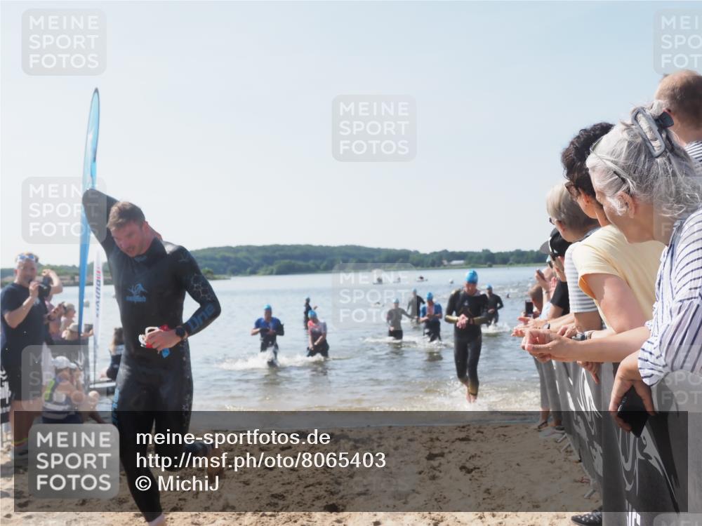 22.06.2025 - Viking Triathlon MichiJ http://msf.ph/oto/8065403 22.06.2025 10:31:07 Schwimmen 45, 216, 237, 330, 347, 352, 510, 549 meine-sportfotos.de