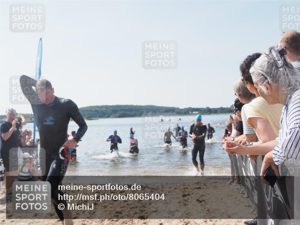 22.06.2025 - Viking Triathlon MichiJ http://msf.ph/oto/8065404 22.06.2025 10:31:07 Schwimmen 45, 216, 237, 330, 347, 352, 510, 549 meine-sportfotos.de