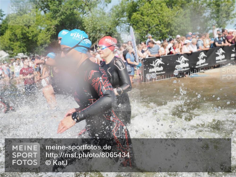 22.06.2025 - Viking Triathlon KatJ http://msf.ph/oto/8065434 22.06.2025 10:05:50 Schwimmen 68, 128, 135, 194, 211, 275, 379, 397, 441, 442, 465, 517, 530, 633, 653 meine-sportfotos.de