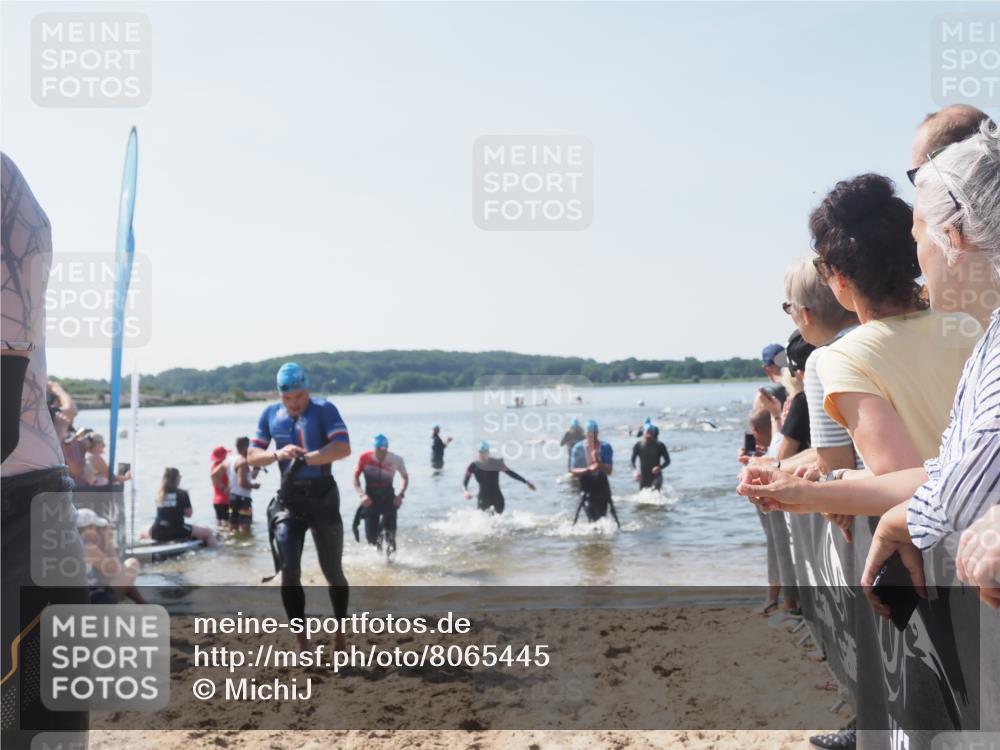 22.06.2025 - Viking Triathlon MichiJ http://msf.ph/oto/8065445 22.06.2025 10:31:11 Schwimmen 216, 236, 237, 330, 347, 352, 549 meine-sportfotos.de