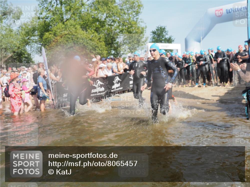 22.06.2025 - Viking Triathlon KatJ http://msf.ph/oto/8065457 22.06.2025 10:05:54 Schwimmen 68, 128, 211, 275, 397, 441, 442, 465, 530, 633 meine-sportfotos.de