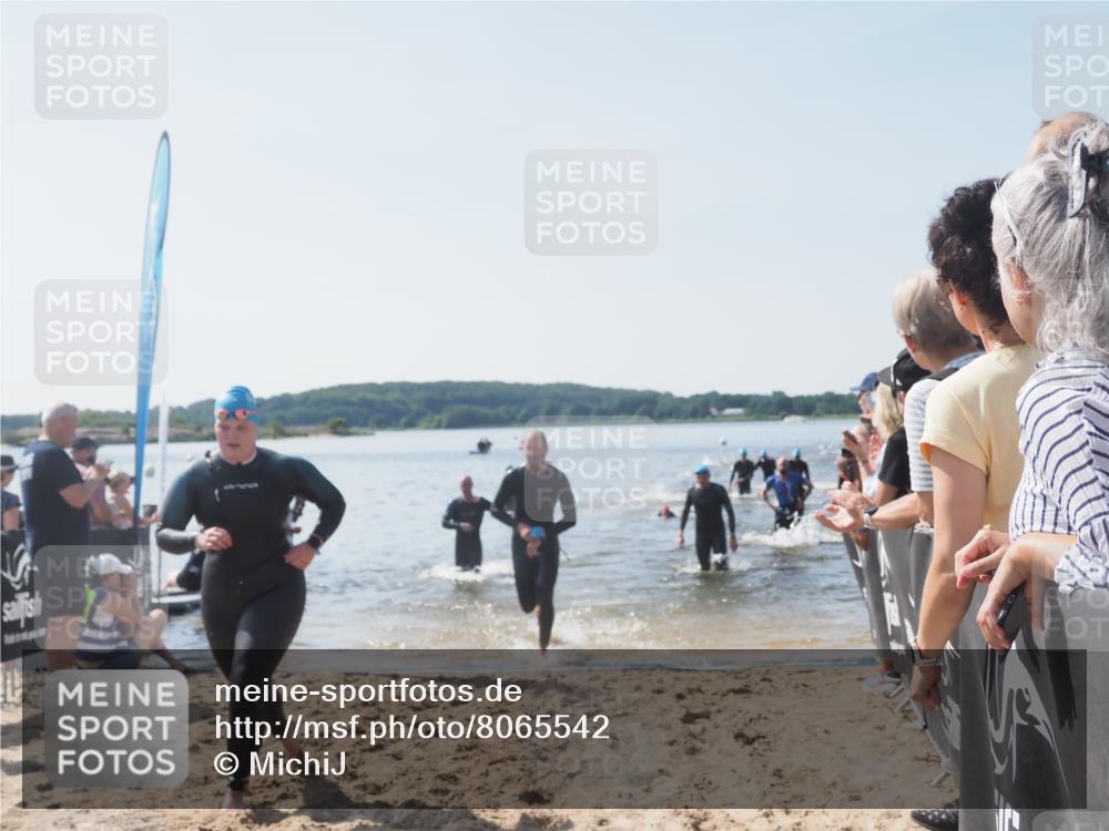 22.06.2025 - Viking Triathlon MichiJ http://msf.ph/oto/8065542 22.06.2025 10:31:31 Schwimmen 3, 8, 98, 137, 158, 236, 311, 340, 469, 613, 648 meine-sportfotos.de