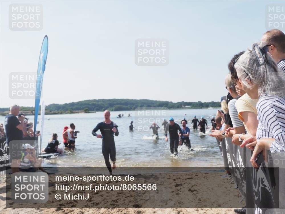 22.06.2025 - Viking Triathlon MichiJ http://msf.ph/oto/8065566 22.06.2025 10:31:35 Schwimmen 3, 8, 98, 137, 158, 189, 340, 350, 469, 613, 648 meine-sportfotos.de