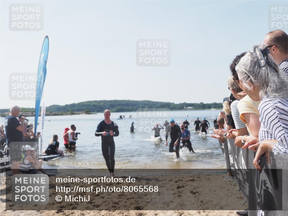 22.06.2025 - Viking Triathlon MichiJ http://msf.ph/oto/8065568 22.06.2025 10:31:35 Schwimmen 3, 8, 98, 137, 158, 189, 340, 350, 469, 613, 648 meine-sportfotos.de