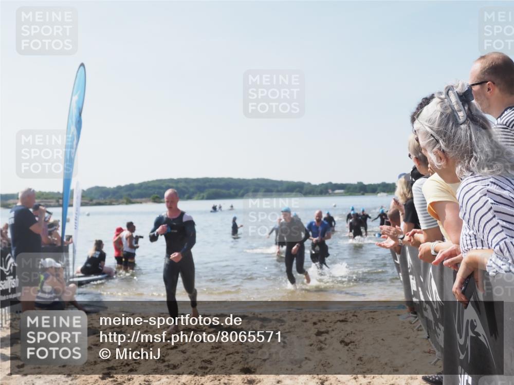 22.06.2025 - Viking Triathlon MichiJ http://msf.ph/oto/8065571 22.06.2025 10:31:35 Schwimmen 3, 8, 98, 137, 158, 189, 340, 350, 469, 613, 648 meine-sportfotos.de