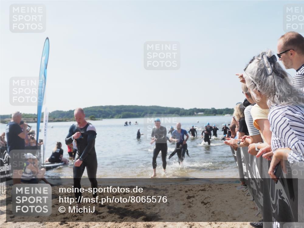 22.06.2025 - Viking Triathlon MichiJ http://msf.ph/oto/8065576 22.06.2025 10:31:36 Schwimmen 3, 8, 98, 99, 137, 158, 189, 224, 340, 350, 469, 613, 648 meine-sportfotos.de