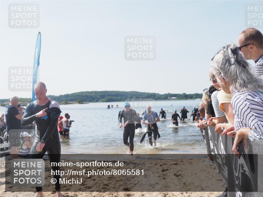 22.06.2025 - Viking Triathlon MichiJ http://msf.ph/oto/8065581 22.06.2025 10:31:37 Schwimmen 3, 8, 98, 99, 137, 158, 189, 224, 340, 350, 469, 555, 613, 648 meine-sportfotos.de