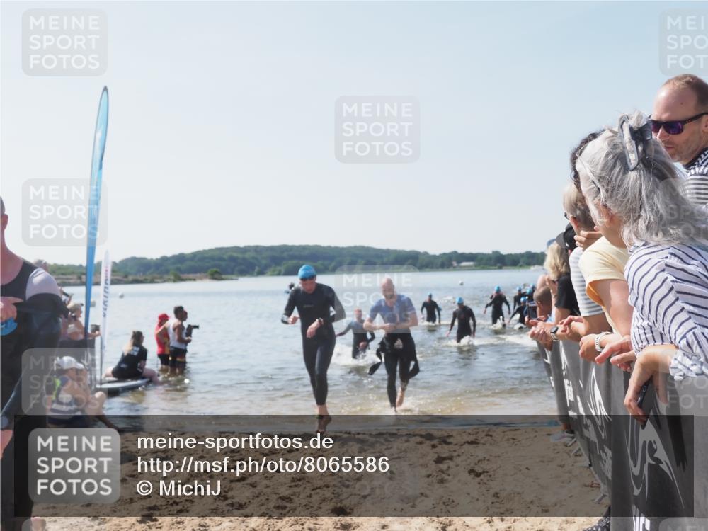 22.06.2025 - Viking Triathlon MichiJ http://msf.ph/oto/8065586 22.06.2025 10:31:37 Schwimmen 3, 8, 98, 99, 137, 158, 189, 224, 340, 350, 469, 555, 613, 648 meine-sportfotos.de