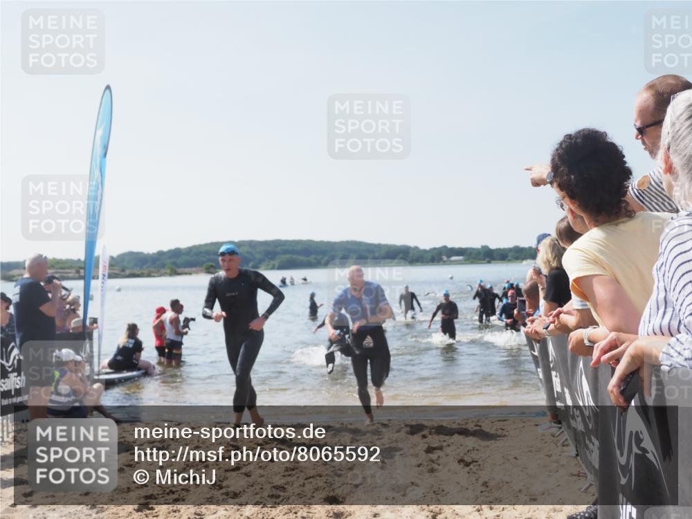 22.06.2025 - Viking Triathlon MichiJ http://msf.ph/oto/8065592 22.06.2025 10:31:38 Schwimmen 3, 98, 99, 137, 158, 189, 224, 340, 350, 469, 555, 613, 648 meine-sportfotos.de