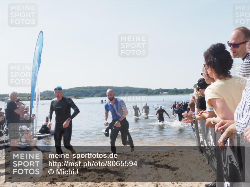 22.06.2025 - Viking Triathlon MichiJ http://msf.ph/oto/8065594 22.06.2025 10:31:38 Schwimmen 3, 98, 99, 137, 158, 189, 224, 340, 350, 469, 555, 613, 648 meine-sportfotos.de