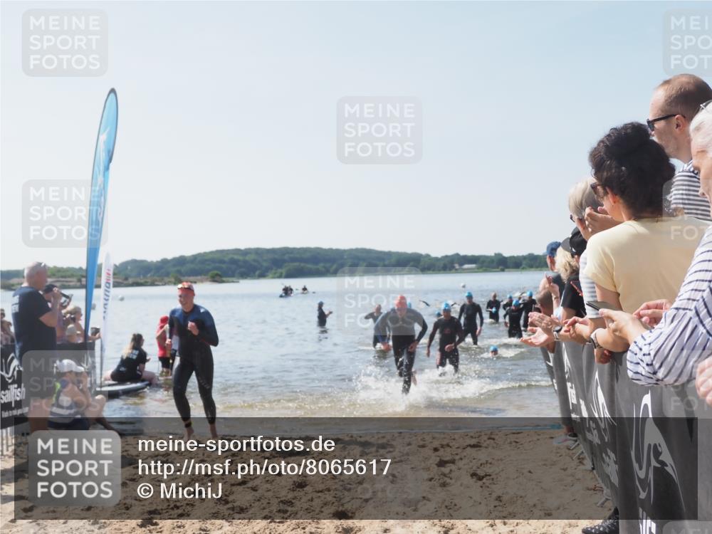 22.06.2025 - Viking Triathlon MichiJ http://msf.ph/oto/8065617 22.06.2025 10:31:41 Schwimmen 98, 99, 124, 125, 137, 158, 189, 224, 340, 350, 507, 555, 613, 648 meine-sportfotos.de