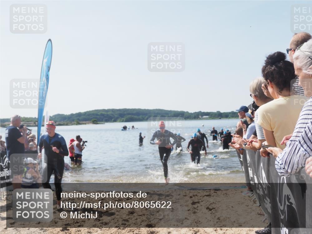 22.06.2025 - Viking Triathlon MichiJ http://msf.ph/oto/8065622 22.06.2025 10:31:42 Schwimmen 98, 99, 124, 125, 137, 158, 189, 224, 340, 350, 507, 555, 613, 648 meine-sportfotos.de