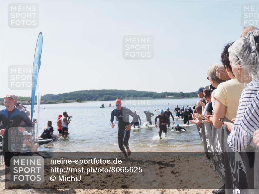22.06.2025 - Viking Triathlon MichiJ http://msf.ph/oto/8065625 22.06.2025 10:31:42 Schwimmen 98, 99, 124, 125, 137, 158, 189, 224, 340, 350, 507, 555, 613, 648 meine-sportfotos.de