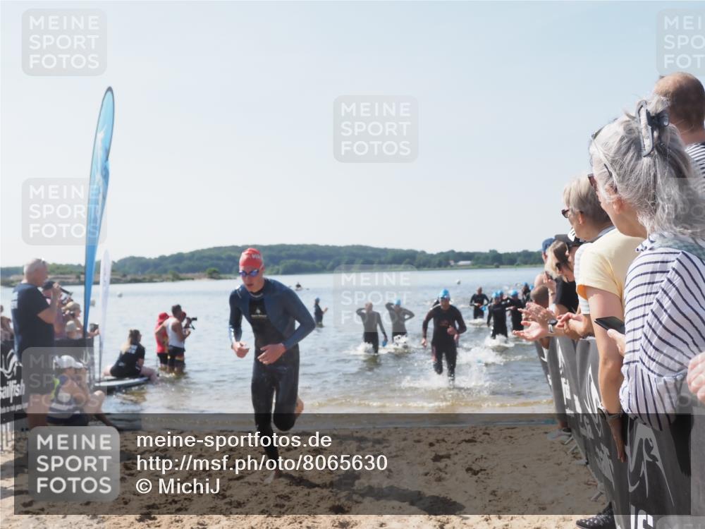 22.06.2025 - Viking Triathlon MichiJ http://msf.ph/oto/8065630 22.06.2025 10:31:43 Schwimmen 98, 99, 124, 125, 137, 158, 189, 224, 340, 350, 507, 555, 613, 648, 658 meine-sportfotos.de