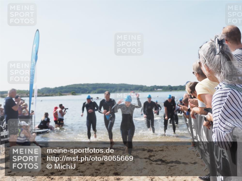 22.06.2025 - Viking Triathlon MichiJ http://msf.ph/oto/8065669 22.06.2025 10:31:49 Schwimmen 87, 98, 99, 124, 125, 137, 158, 189, 224, 350, 435, 449, 507, 555, 658 meine-sportfotos.de