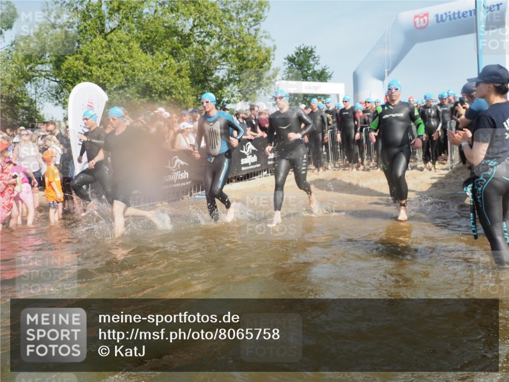 22.06.2025 - Viking Triathlon KatJ http://msf.ph/oto/8065758 22.06.2025 10:06:19 Schwimmen 18, 24, 39, 41, 60, 84, 110, 117, 153, 191, 266, 298, 325, 385, 440, 446, 487, 535 meine-sportfotos.de