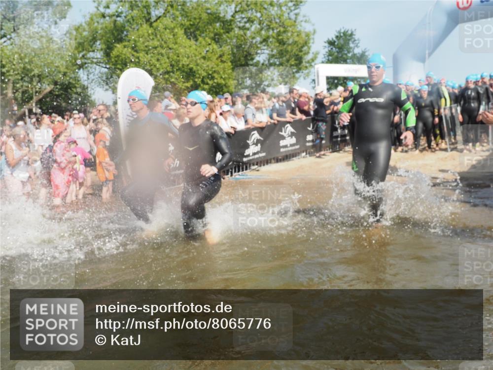 22.06.2025 - Viking Triathlon KatJ http://msf.ph/oto/8065776 22.06.2025 10:06:19 Schwimmen 18, 24, 39, 41, 60, 84, 110, 117, 153, 191, 266, 298, 325, 385, 440, 446, 487, 535 meine-sportfotos.de