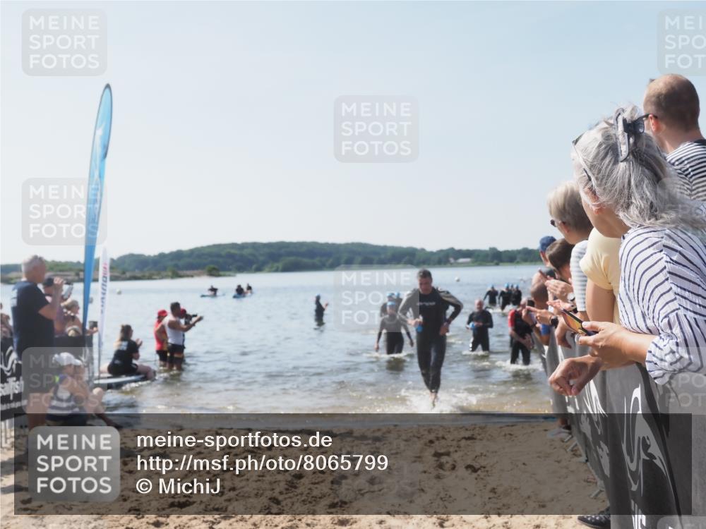 22.06.2025 - Viking Triathlon MichiJ http://msf.ph/oto/8065799 22.06.2025 10:32:06 Schwimmen 63, 193, 207, 214, 226, 271, 449, 464, 488 meine-sportfotos.de