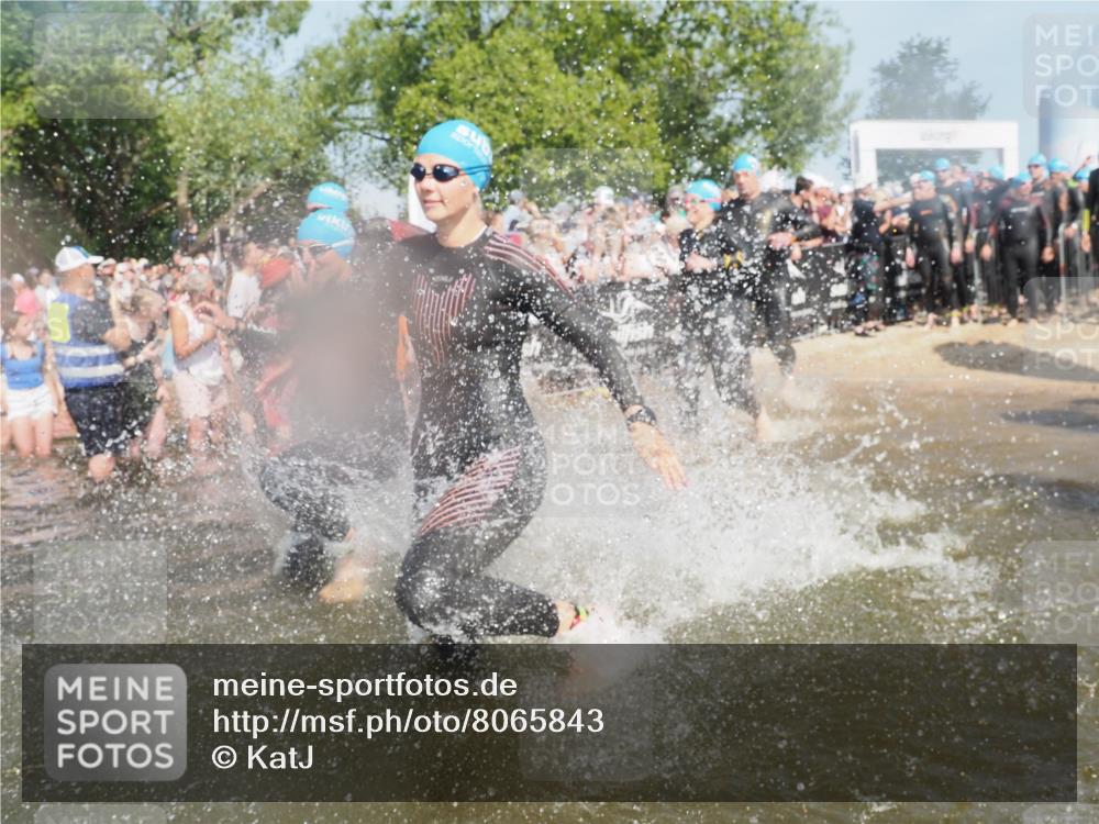 22.06.2025 - Viking Triathlon KatJ http://msf.ph/oto/8065843 22.06.2025 10:06:24 Schwimmen 18, 24, 36, 60, 117, 153, 186, 192, 261, 298, 385, 487, 535 meine-sportfotos.de