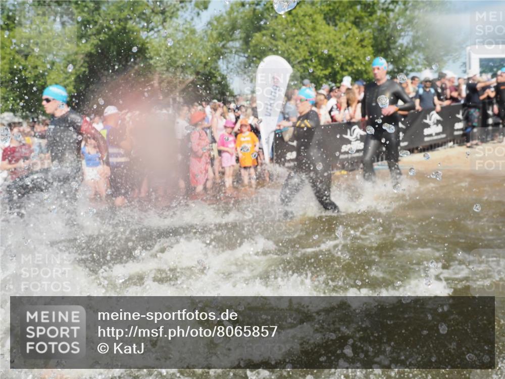 22.06.2025 - Viking Triathlon KatJ http://msf.ph/oto/8065857 22.06.2025 10:06:25 Schwimmen 18, 24, 36, 117, 153, 168, 186, 192, 261, 298, 385, 450, 487, 535, 606 meine-sportfotos.de