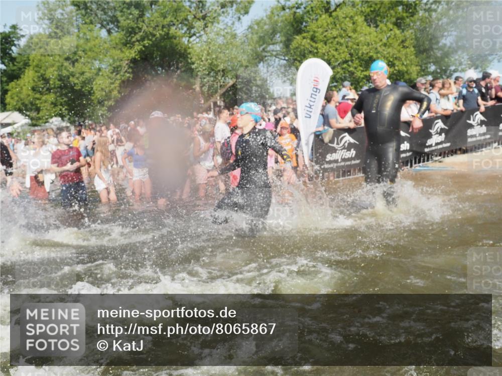 22.06.2025 - Viking Triathlon KatJ http://msf.ph/oto/8065867 22.06.2025 10:06:26 Schwimmen 18, 24, 36, 117, 153, 168, 186, 192, 261, 298, 385, 450, 487, 535, 606 meine-sportfotos.de