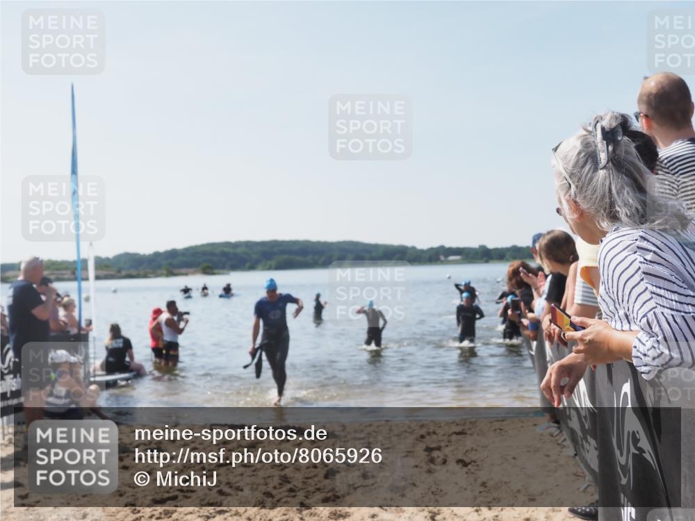22.06.2025 - Viking Triathlon MichiJ http://msf.ph/oto/8065926 22.06.2025 10:32:21 Schwimmen 53, 147, 170, 173, 207, 214, 461, 492 meine-sportfotos.de