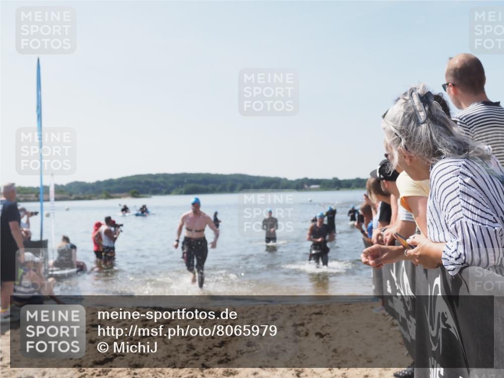 22.06.2025 - Viking Triathlon MichiJ http://msf.ph/oto/8065979 22.06.2025 10:32:36 Schwimmen 80, 170, 208, 278, 492, 554 meine-sportfotos.de