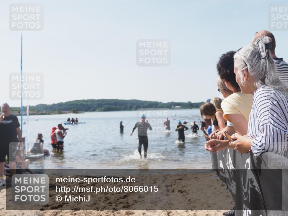 22.06.2025 - Viking Triathlon MichiJ http://msf.ph/oto/8066015 22.06.2025 10:32:42 Schwimmen 80, 208, 278, 554 meine-sportfotos.de