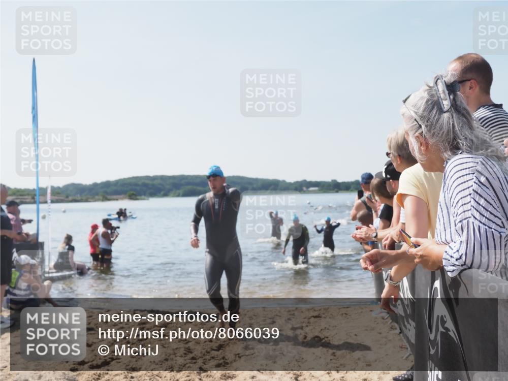 22.06.2025 - Viking Triathlon MichiJ http://msf.ph/oto/8066039 22.06.2025 10:32:45 Schwimmen 80, 208, 278, 554 meine-sportfotos.de