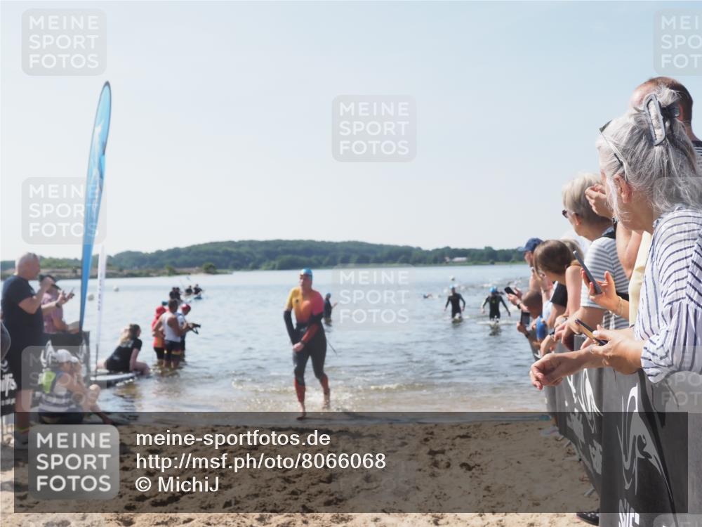 22.06.2025 - Viking Triathlon MichiJ http://msf.ph/oto/8066068 22.06.2025 10:32:52 Schwimmen 113, 278, 287, 554 meine-sportfotos.de