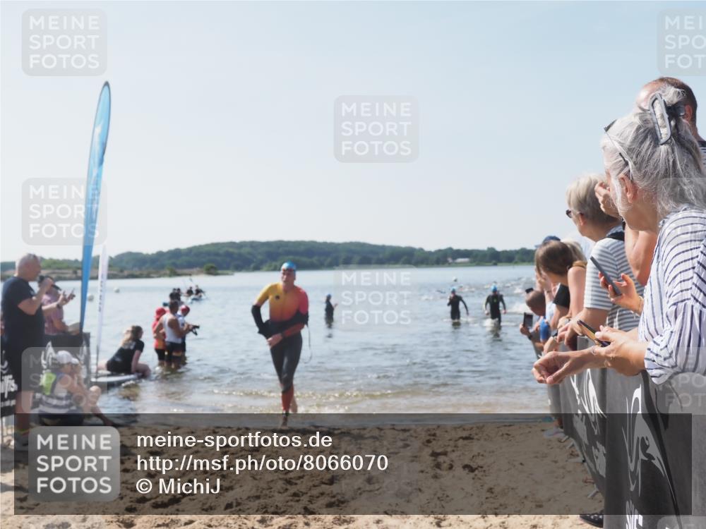 22.06.2025 - Viking Triathlon MichiJ http://msf.ph/oto/8066070 22.06.2025 10:32:53 Schwimmen 91, 113, 287, 554 meine-sportfotos.de