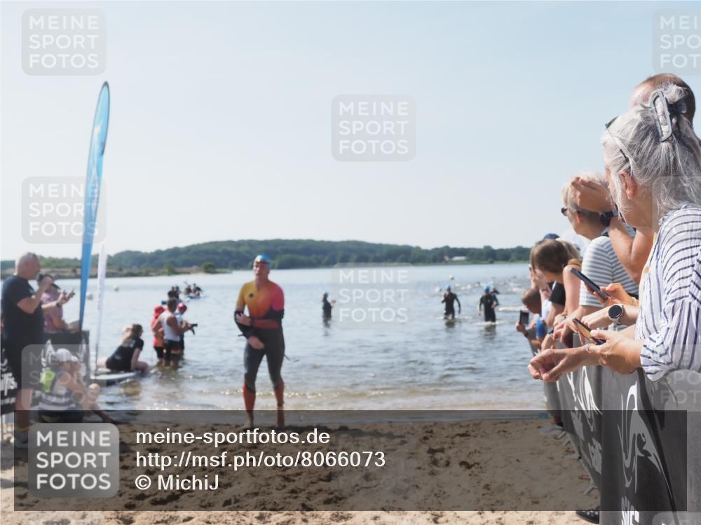 22.06.2025 - Viking Triathlon MichiJ http://msf.ph/oto/8066073 22.06.2025 10:32:53 Schwimmen 91, 113, 287, 554 meine-sportfotos.de