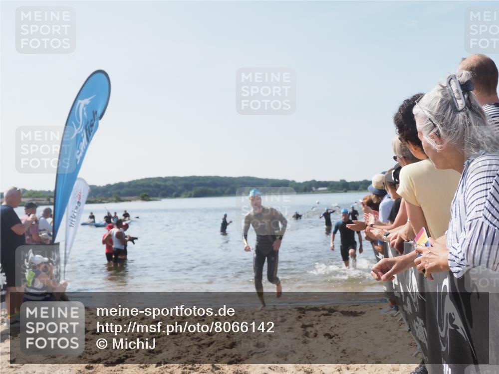 22.06.2025 - Viking Triathlon MichiJ http://msf.ph/oto/8066142 22.06.2025 10:33:12 Schwimmen 28, 91, 387, 399, 608 meine-sportfotos.de