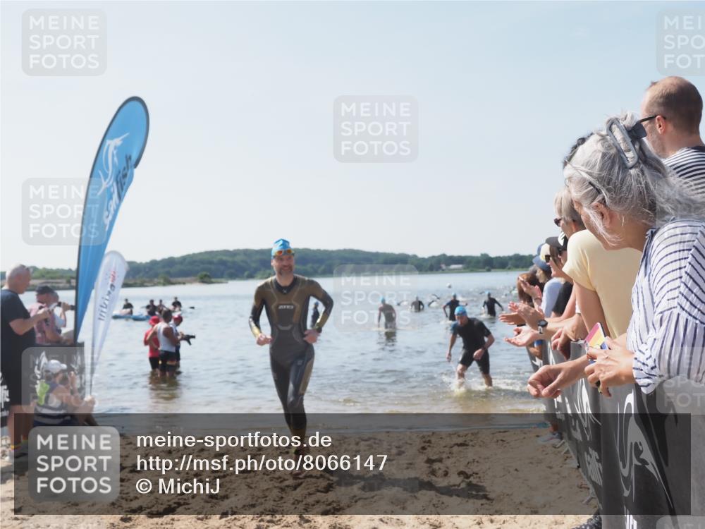 22.06.2025 - Viking Triathlon MichiJ http://msf.ph/oto/8066147 22.06.2025 10:33:13 Schwimmen 28, 91, 387, 399, 608 meine-sportfotos.de