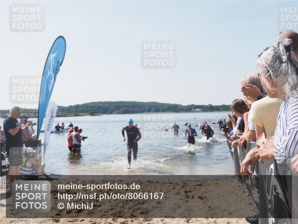 22.06.2025 - Viking Triathlon MichiJ http://msf.ph/oto/8066167 22.06.2025 10:33:22 Schwimmen 28, 38, 300, 382, 387, 522, 524, 608 meine-sportfotos.de