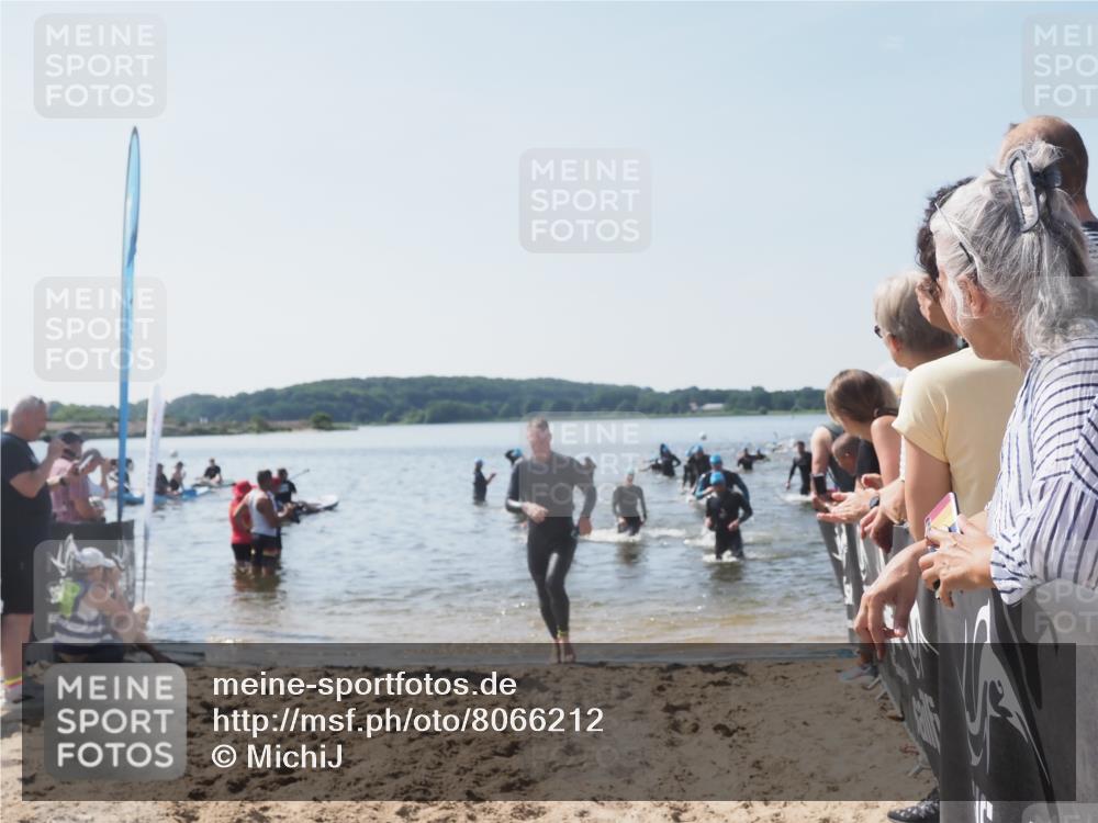 22.06.2025 - Viking Triathlon MichiJ http://msf.ph/oto/8066212 22.06.2025 10:33:32 Schwimmen 38, 255, 300, 304, 348, 382, 457, 522, 524 meine-sportfotos.de