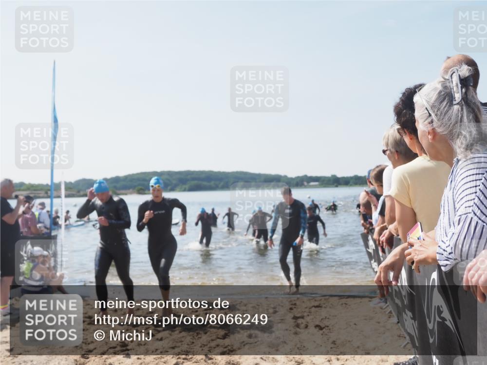 22.06.2025 - Viking Triathlon MichiJ http://msf.ph/oto/8066249 22.06.2025 10:33:40 Schwimmen 5, 38, 50, 149, 242, 255, 304, 348, 382, 438, 457, 522 meine-sportfotos.de