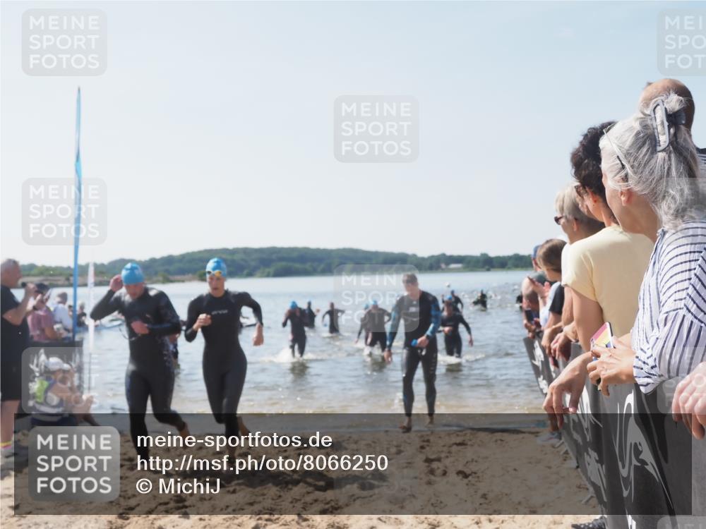 22.06.2025 - Viking Triathlon MichiJ http://msf.ph/oto/8066250 22.06.2025 10:33:40 Schwimmen 5, 38, 50, 149, 242, 255, 304, 348, 382, 438, 457, 522 meine-sportfotos.de