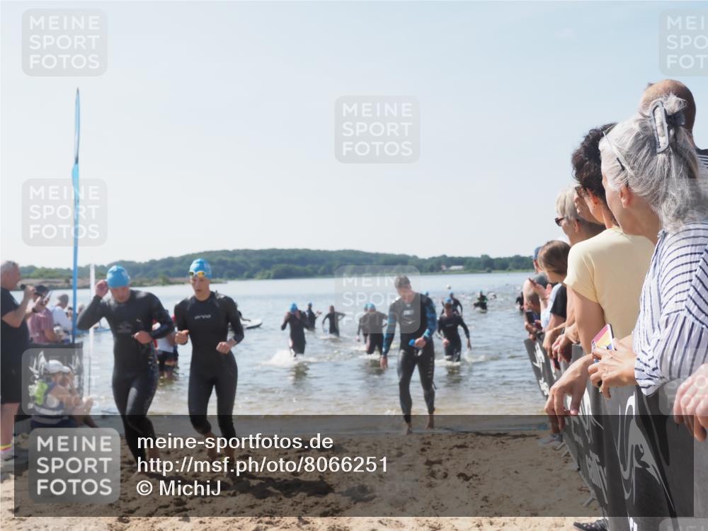 22.06.2025 - Viking Triathlon MichiJ http://msf.ph/oto/8066251 22.06.2025 10:33:40 Schwimmen 5, 38, 50, 149, 242, 255, 304, 348, 382, 438, 457, 522 meine-sportfotos.de