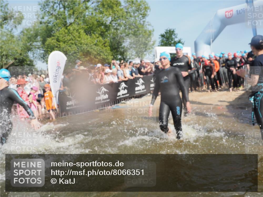 22.06.2025 - Viking Triathlon KatJ http://msf.ph/oto/8066351 22.06.2025 10:07:00 Schwimmen 64, 183, 244, 290, 321, 328, 369, 431, 467, 468, 479, 494, 498, 533, 631, 649 meine-sportfotos.de