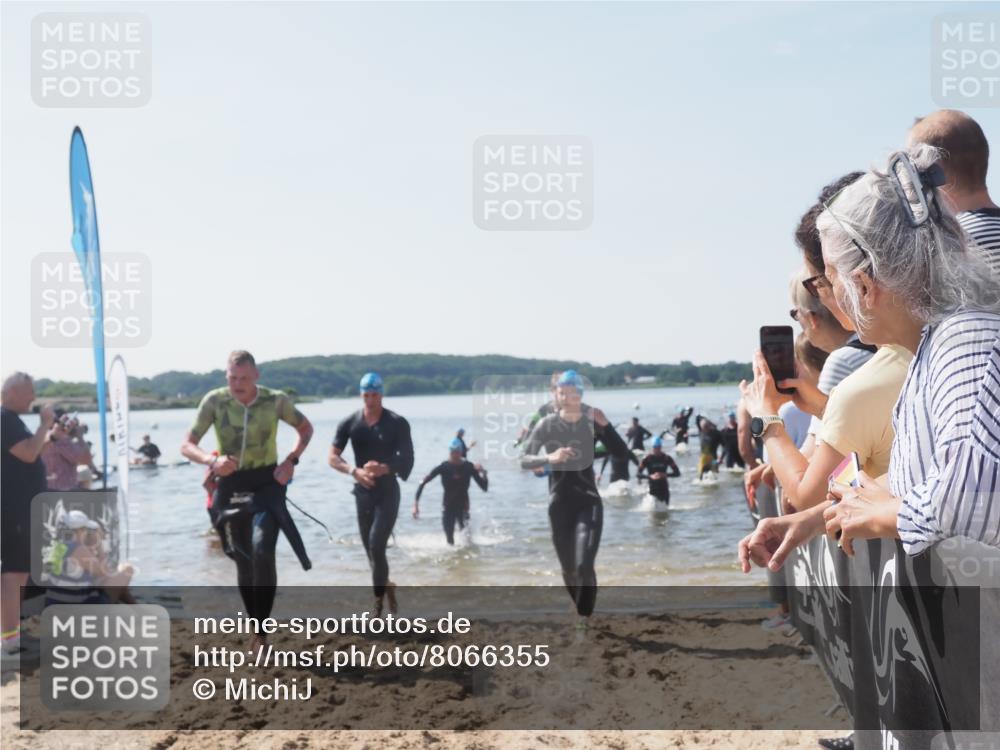22.06.2025 - Viking Triathlon MichiJ http://msf.ph/oto/8066355 22.06.2025 10:33:59 Schwimmen 50, 70, 75, 184, 229, 242, 349, 429, 438, 478, 532, 540, 618, 635 meine-sportfotos.de