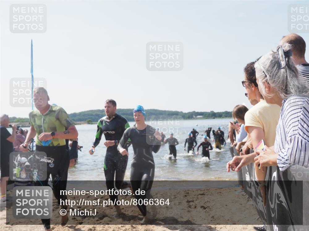 22.06.2025 - Viking Triathlon MichiJ http://msf.ph/oto/8066364 22.06.2025 10:34:00 Schwimmen 50, 70, 75, 184, 229, 242, 297, 349, 429, 438, 478, 532, 540, 618, 635 meine-sportfotos.de