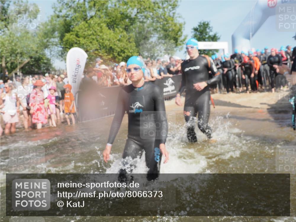 22.06.2025 - Viking Triathlon KatJ http://msf.ph/oto/8066373 22.06.2025 10:07:01 Schwimmen 64, 183, 244, 321, 328, 369, 431, 467, 468, 479, 494, 498, 533, 631, 649 meine-sportfotos.de