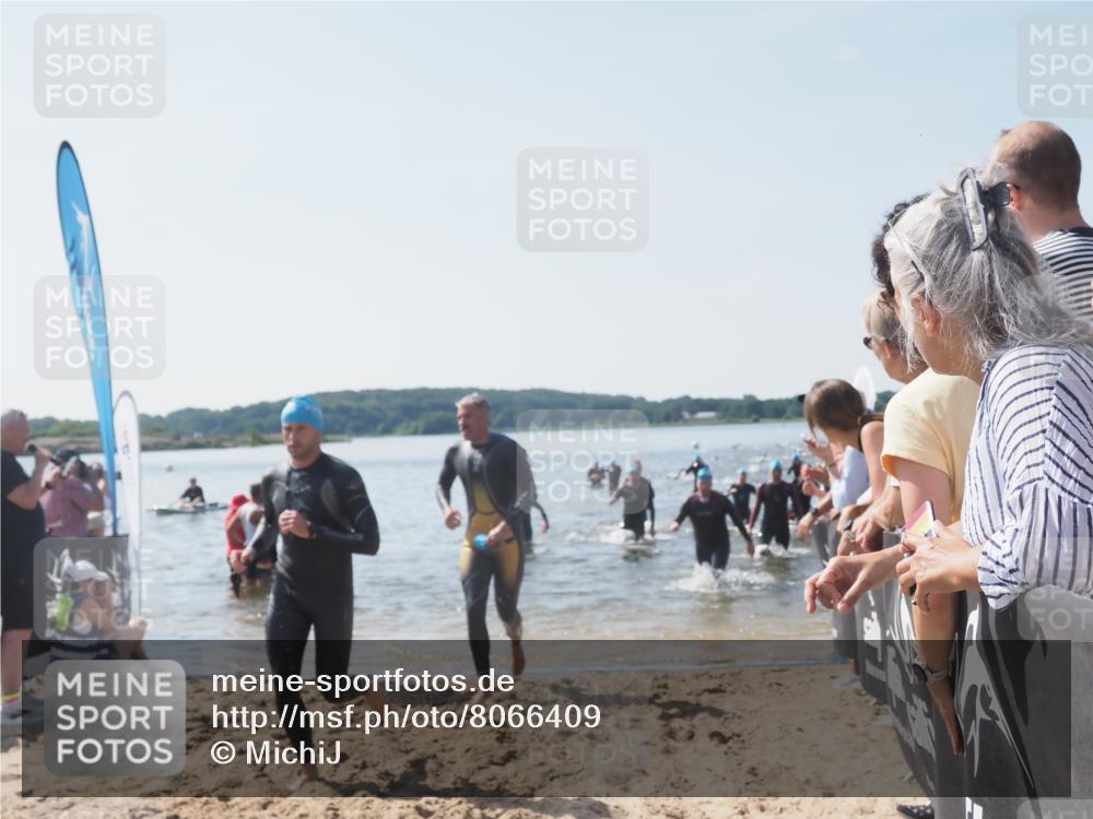 22.06.2025 - Viking Triathlon MichiJ http://msf.ph/oto/8066409 22.06.2025 10:34:08 Schwimmen 46, 70, 75, 297, 429, 478, 527, 532, 540, 618, 635 meine-sportfotos.de