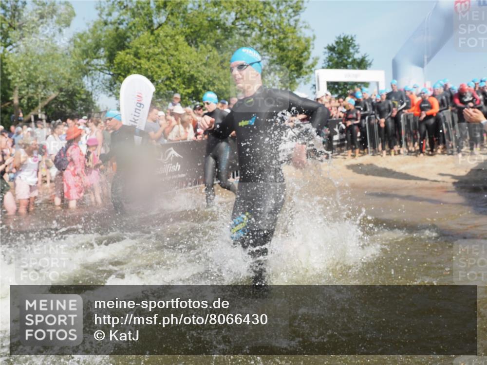 22.06.2025 - Viking Triathlon KatJ http://msf.ph/oto/8066430 22.06.2025 10:07:05 Schwimmen 64, 123, 190, 244, 328, 369, 402, 431, 467, 494, 498, 519, 607, 631, 649 meine-sportfotos.de