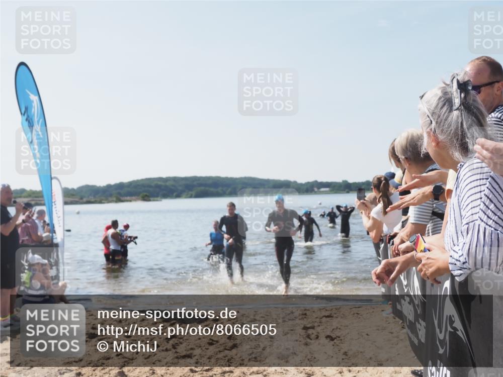 22.06.2025 - Viking Triathlon MichiJ http://msf.ph/oto/8066505 22.06.2025 10:34:26 Schwimmen 294, 306, 366, 430, 486, 520, 527, 546 meine-sportfotos.de